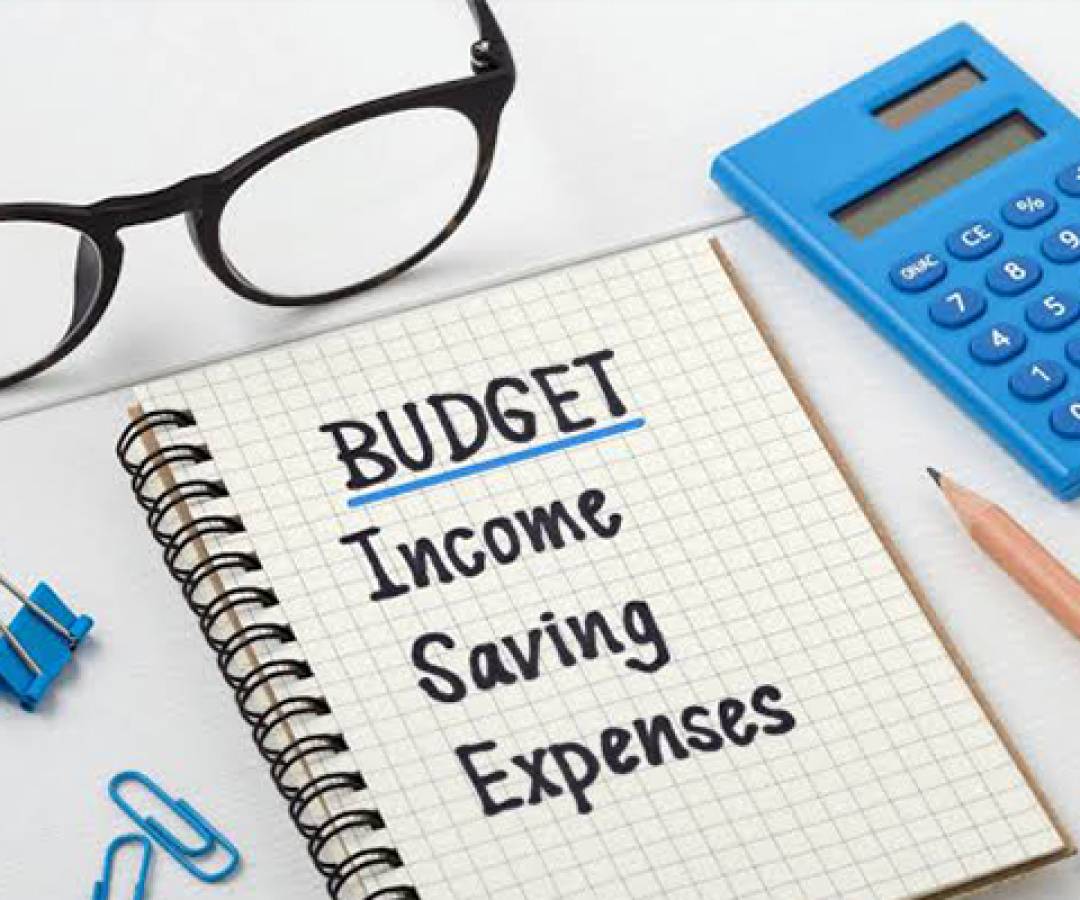 5 Budget Habits That Stop Small Business Overspending Before It Starts